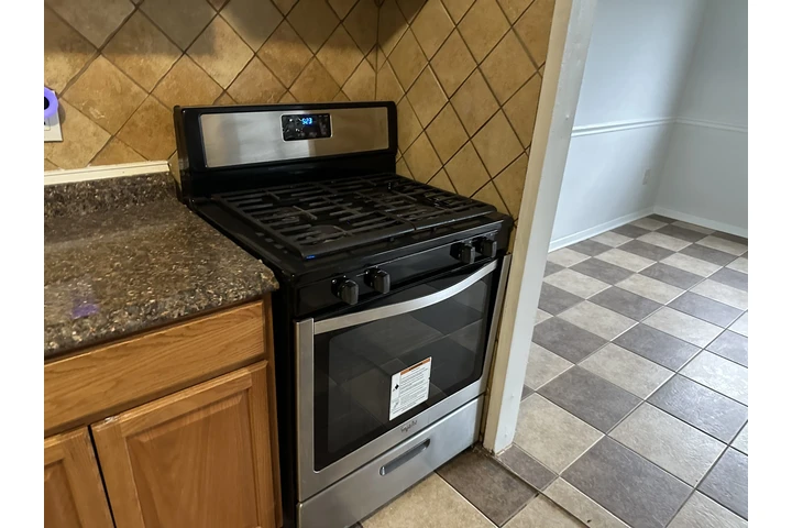 $1700 : Condominium image 9