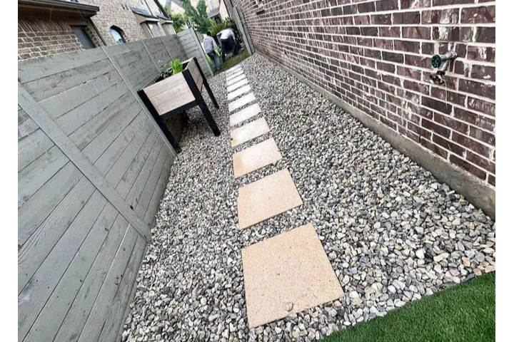 De León tree service image 4