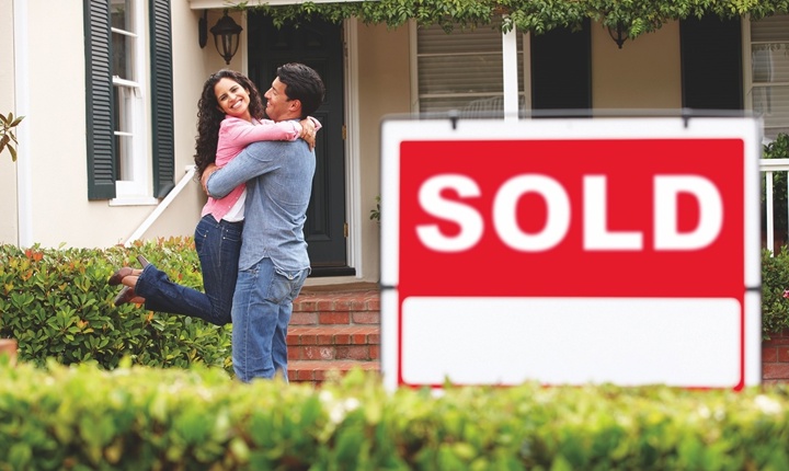 Pareja con su propia casa