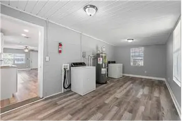 $850 : Rental property with 2 bedro image 9