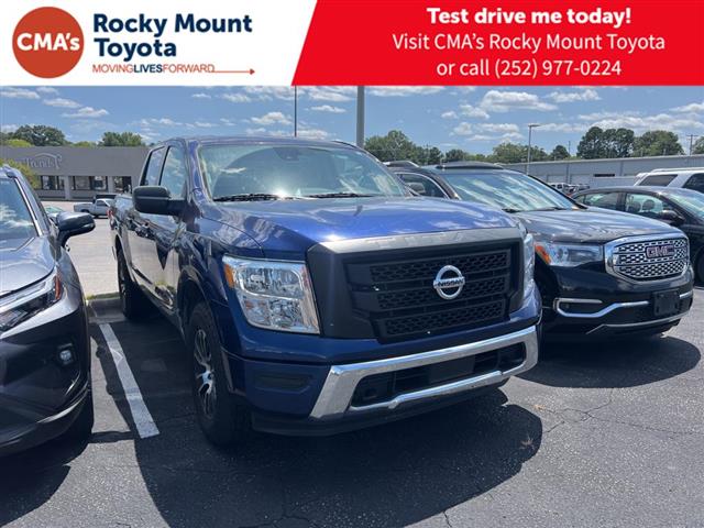 $32390 : PRE-OWNED 2022 NISSAN TITAN SV image 2