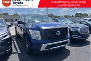 $32390 : PRE-OWNED 2022 NISSAN TITAN SV thumbnail