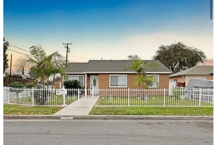 $2100 : CASA FOR RENT image 1