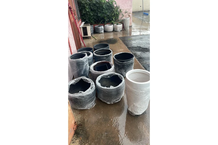 $5 : Liquidación de macetas de alta image 2