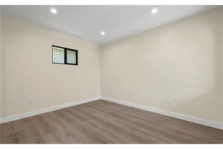 $2500 : 3 Bedroom Home in Leimert Park image 7