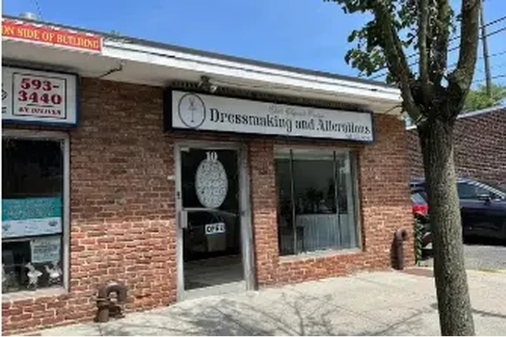 Necesito Costurera image 1