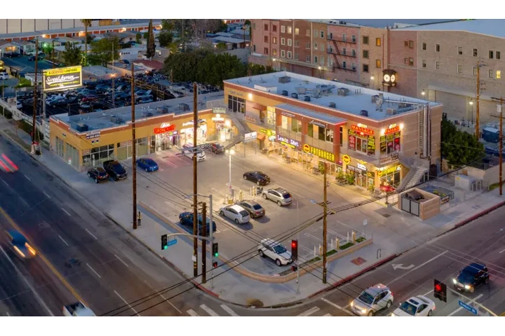 $2800 : COMMERCIAL SPACE FOR RENT image 3