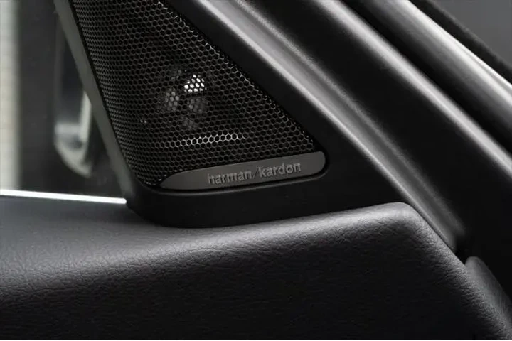 $14313 : BMW 3 Series 2017 330e iPerf image 6