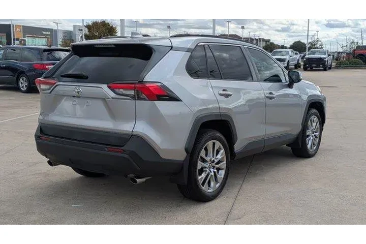 $18000 : Toyota RAV4 2019 XLE Premium image 3