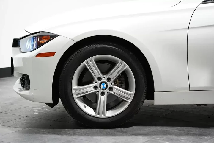 $9927 : 2015 3 Series 328i image 4