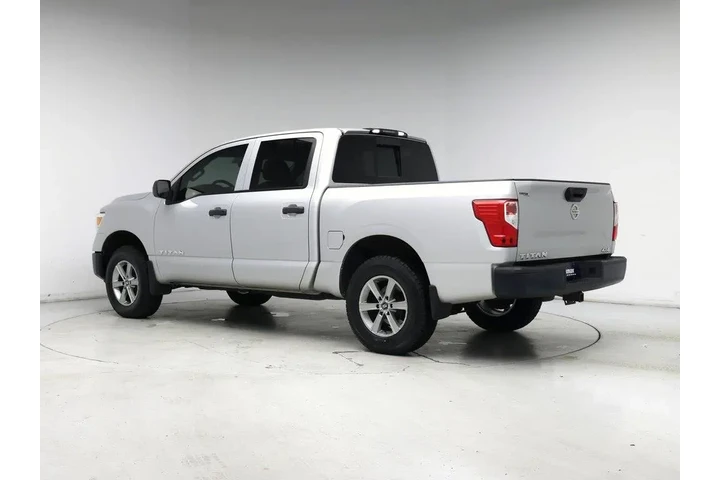 $22998 : Nissan Titan 2017 4x4 S 4dr image 2