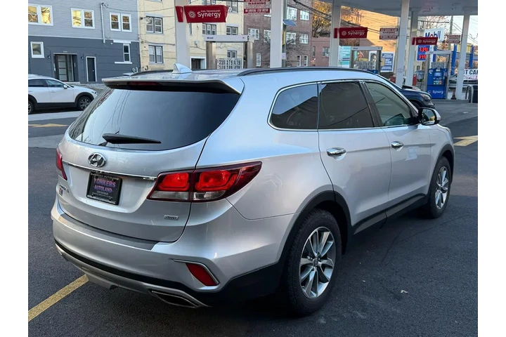 $12995 : 2017 Santa Fe SE image 5