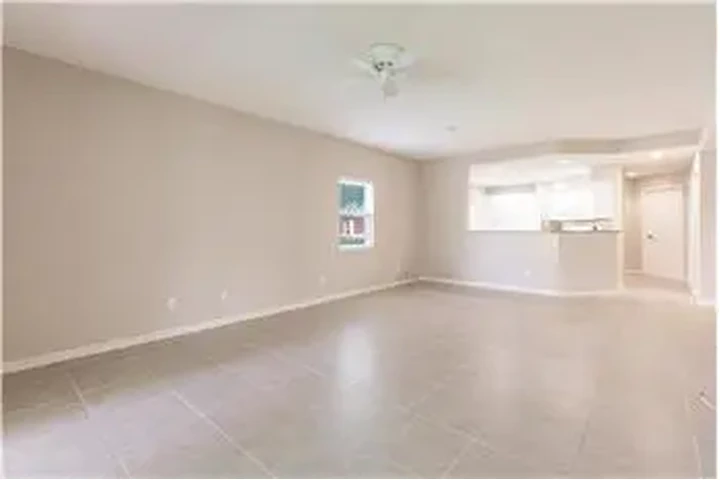 $2400 : Rental property with 3 bedro image 10