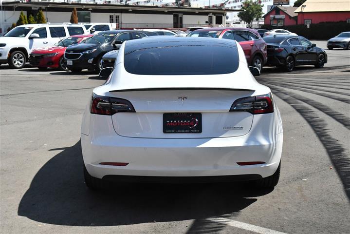 $33457 : Model 3 Performance image 7