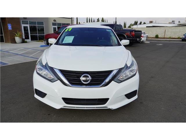 $9984 : 2017 Altima 2.5 S image 3