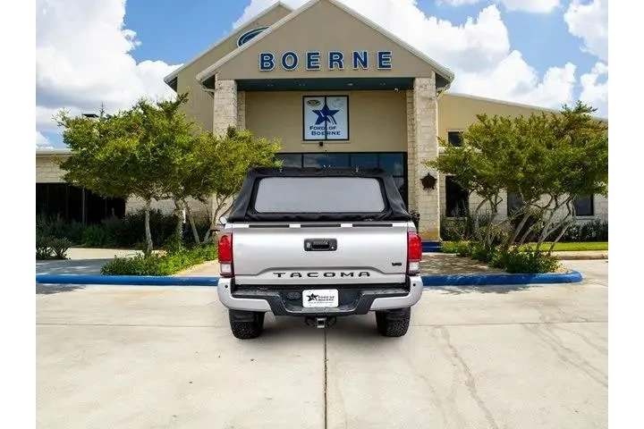 $31369 : Toyota Tacoma 2019 4x4 TRD O image 4