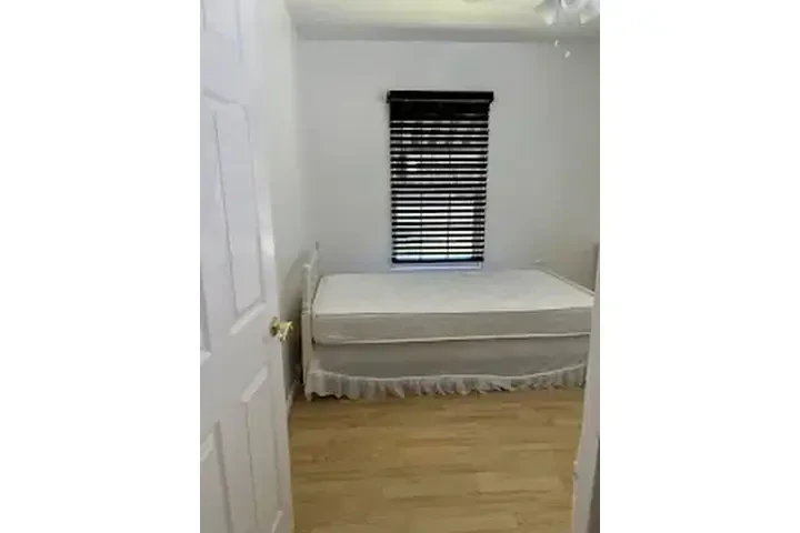 $850 : ROOM FOR RENT en📍RESEDA image 1