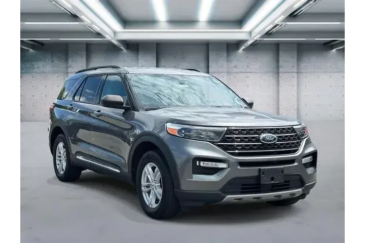 $31495 : Ford Explorer 2023 AWD XLT 4 image 2