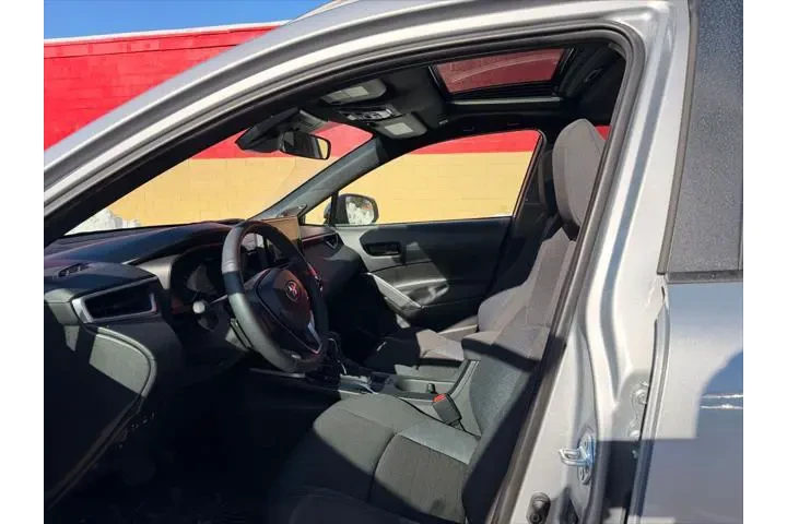 $29900 : Toyota Corolla Cross Hybrid image 10