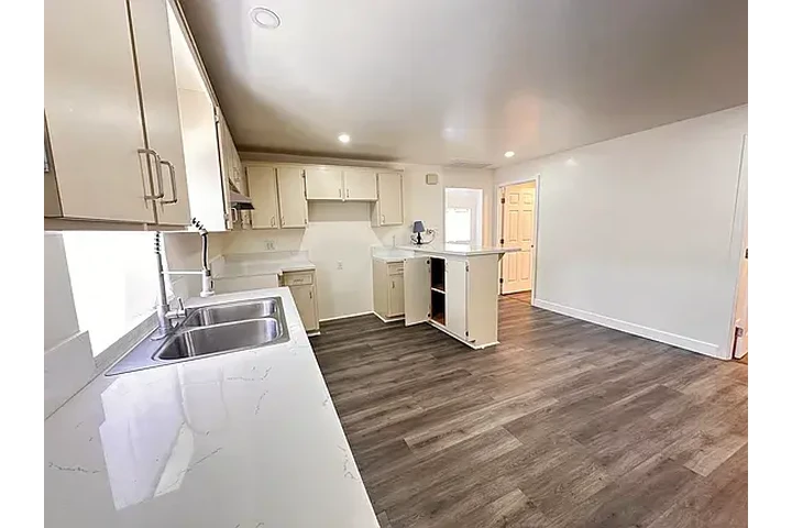 $1650 : BEAUTIFUL HOME⛔Huntington Park image 2