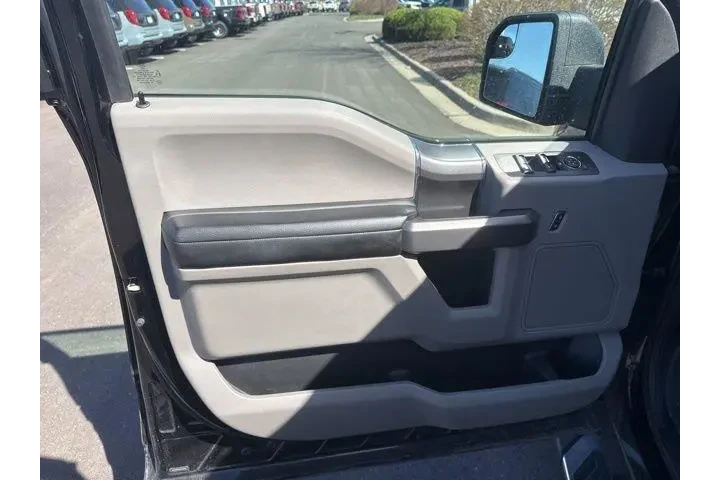 $25000 : Ford F-150 2017 4x4 King Ran image 8