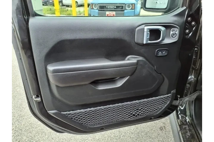 $29995 : Jeep Wrangler Unlimited 2021 image 10