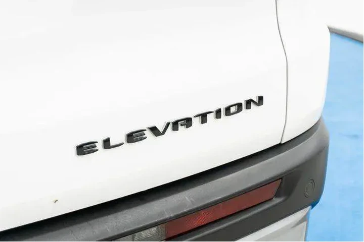 $33760 : GMC Acadia 2025 Elevation 4d image 8