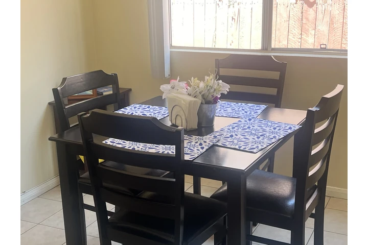 $1100 : Rento Cuarto Mujer image 3