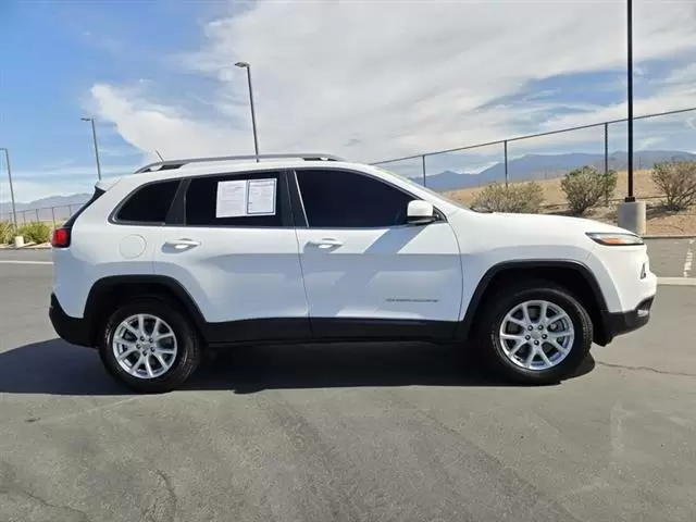 $14510 : Pre-Owned 2017 CHEROKEE LATIT image 8