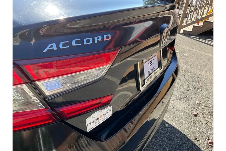 $15985 : Honda Accord 2020 LX 4dr Sed image 9