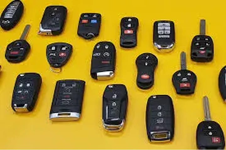 Alberto's Locksmith/Cerrajero image 7