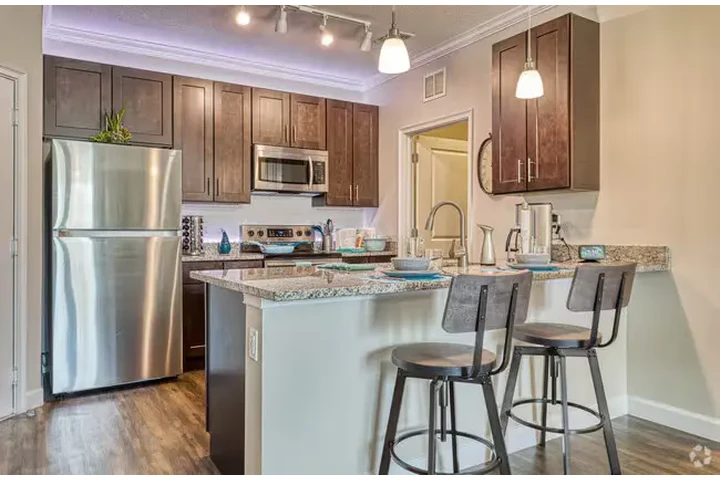 $1050 : 1bed 1bath image 2