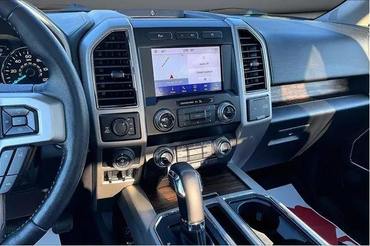 $29000 : Ford F-150 2019 4x4 Lariat 4 image 9