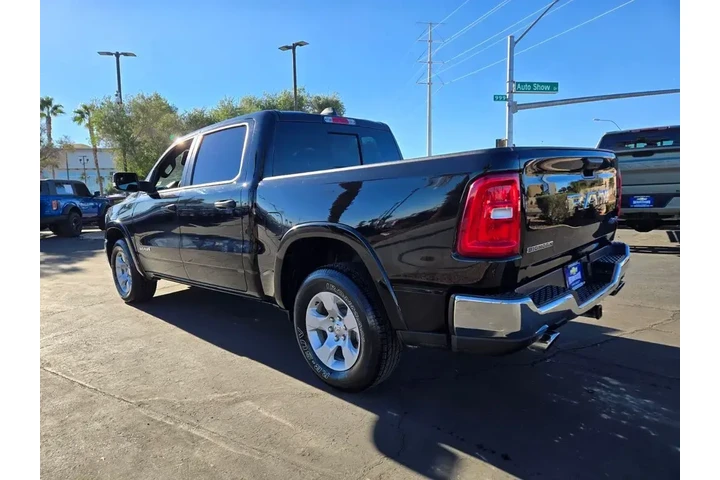 $35694 : Ram 1500 2025 4x4 Big Horn 4 image 4