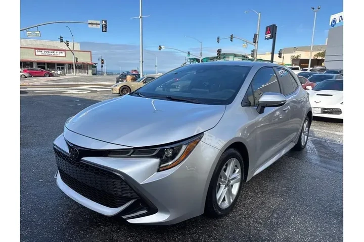 $23498 : Toyota Corolla Hatchback 202 image 2