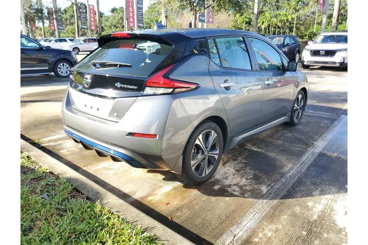 $12495 : Nissan LEAF 2021 SV 4dr Hatc image 4