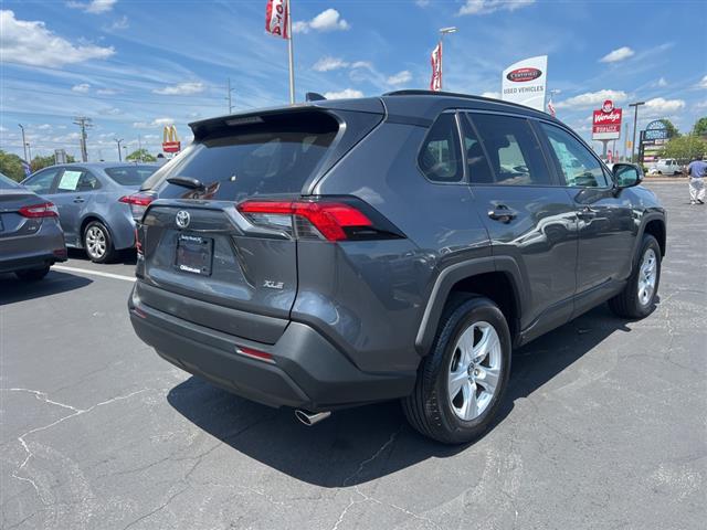 $28490 : PRE-OWNED 2021 TOYOTA RAV4 XLE image 7