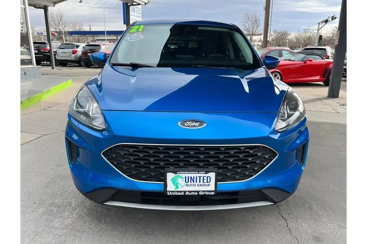 2021 Escape SE image 2