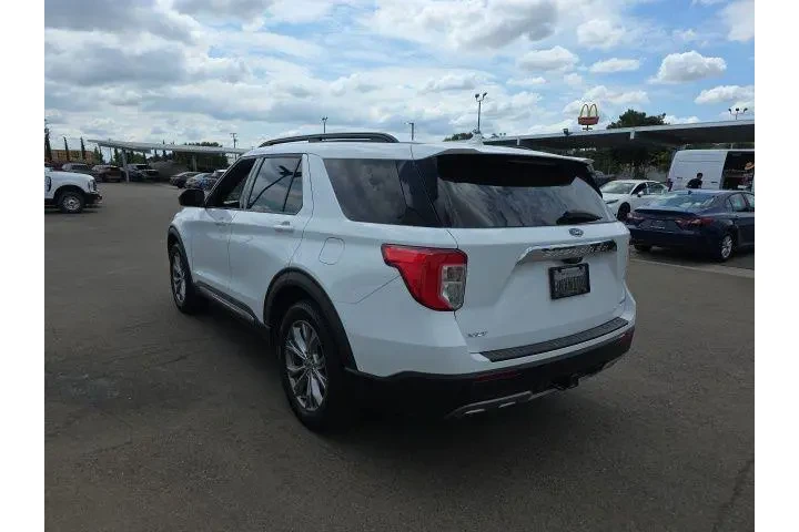 $17900 : Ford Explorer 2020 AWD XLT 4 image 5