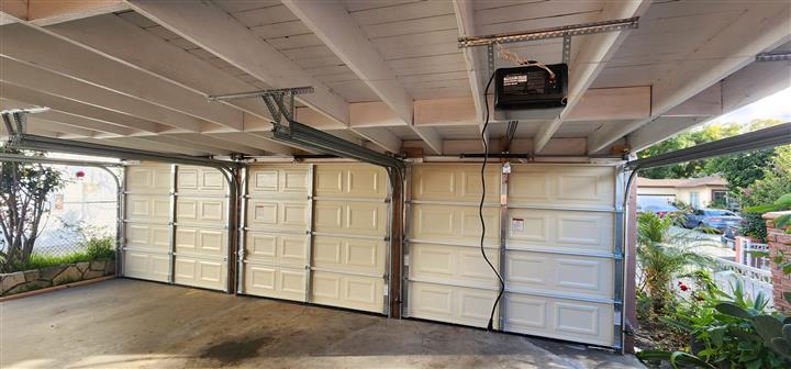 Custom single car garage door image 2