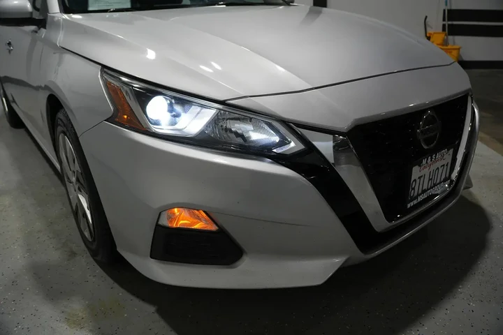 $13027 : 2020 Altima image 5