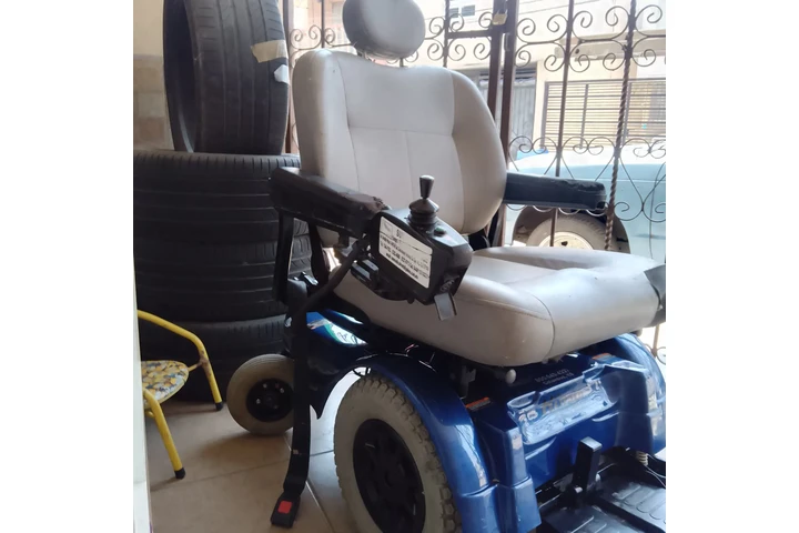 $15000 : Vendo silla de ruedas eléctric image 2