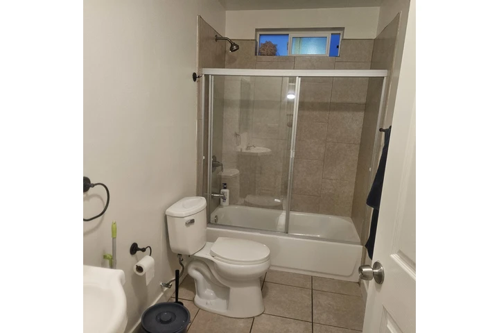 $875 : SE RENTA CUARTO image 5