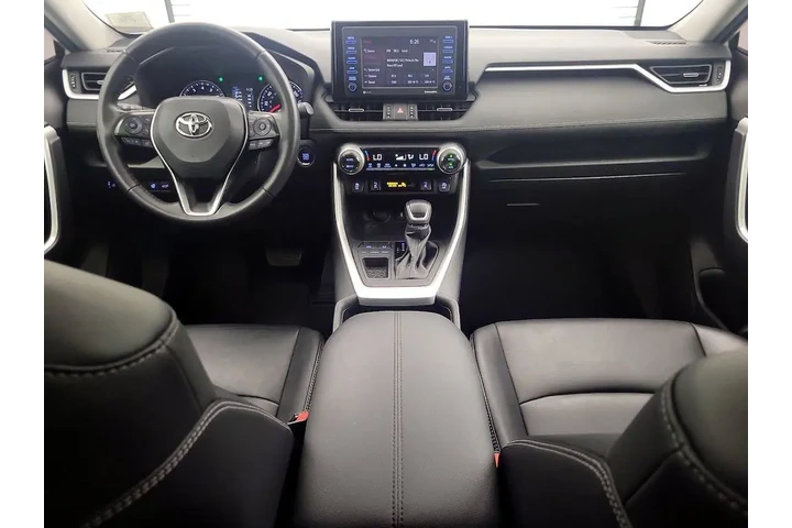 $26998 : Toyota RAV4 2021 XLE Premium image 9