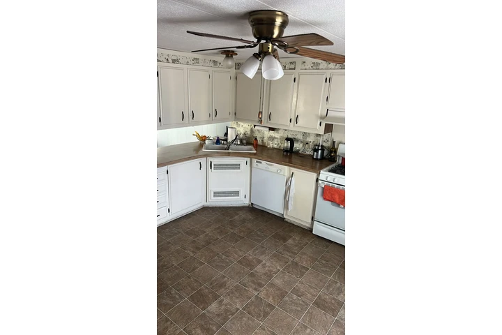 $1200 : Rento cuarto en una Mobilhome image 3