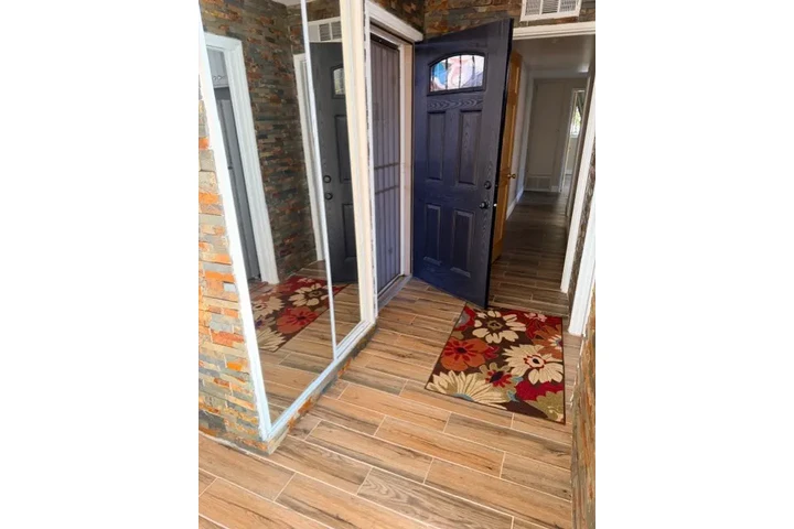 $2600 : LONG BEACH- 2 REC. CONDOMINIO image 7