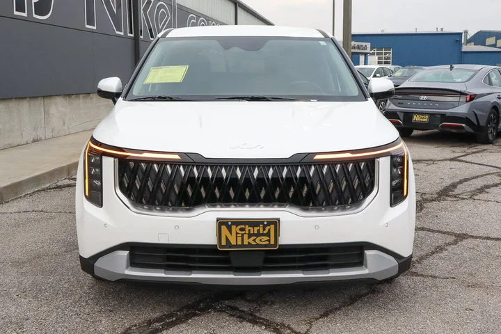 $34988 : 2025 Carnival LXS FWD image 2