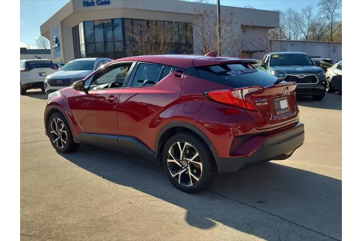 $16655 : Toyota C-HR 2018 XLE 4dr Cro image 8