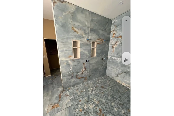 Intalador de tile disponible image 2