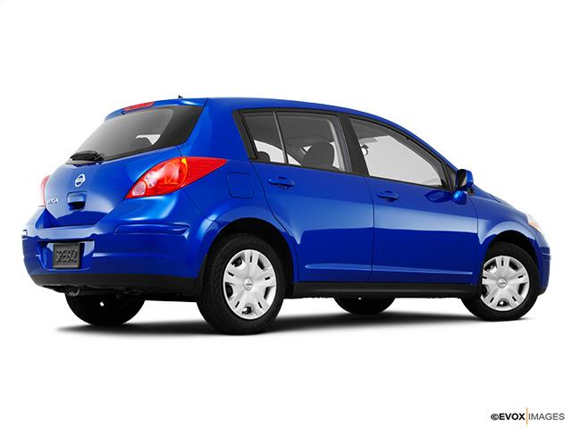 2011 Versa image 8